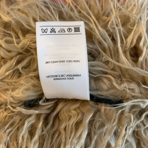 NEW INC Faux fur vest. - Picture 12 of 12